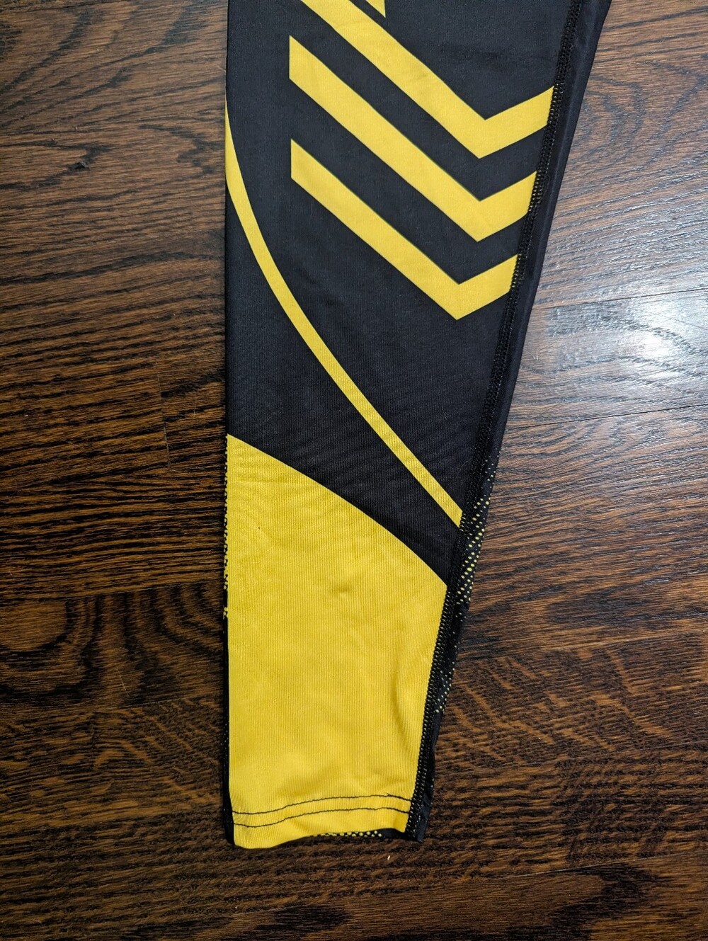 K-Pop Demon Hunters Graphic Cosplay Leggings Black & Yellow Size M - Picture 3 of 5